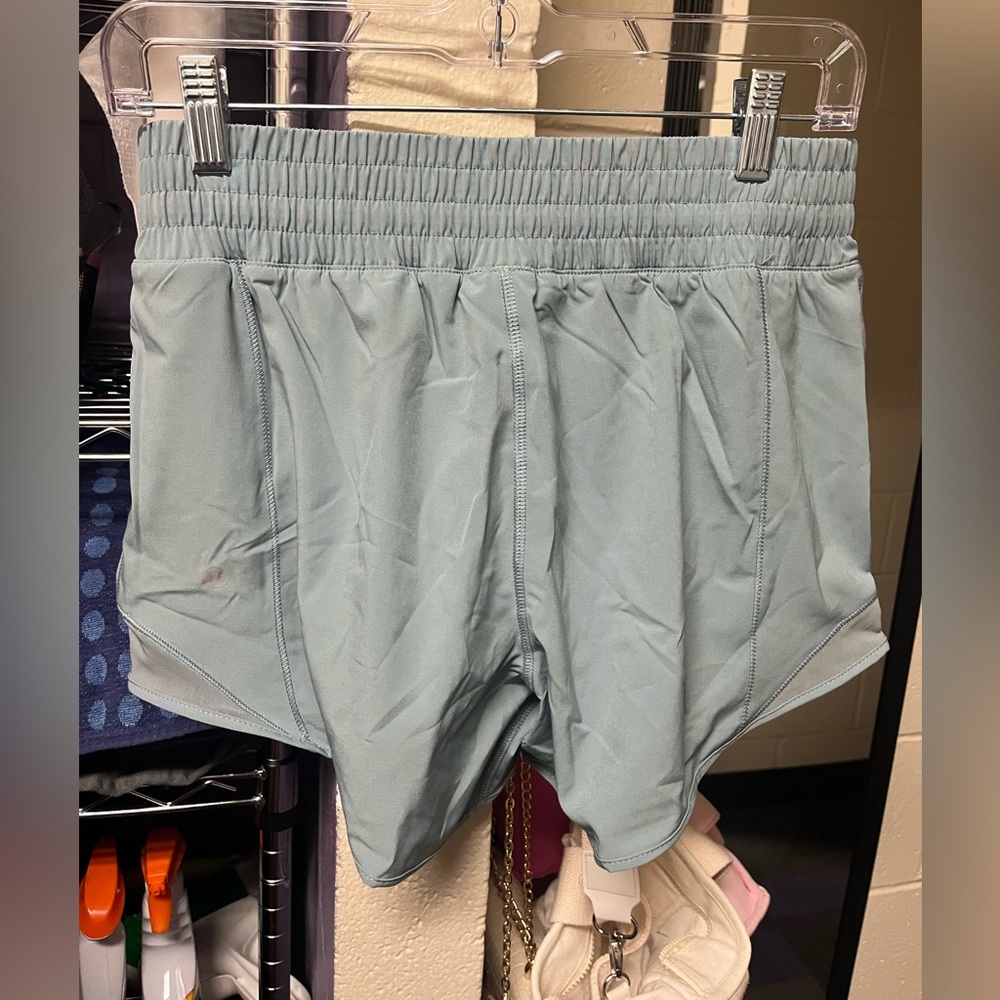 LULULEMON Hotty Hot 2.5 in shorts WITH TAGS